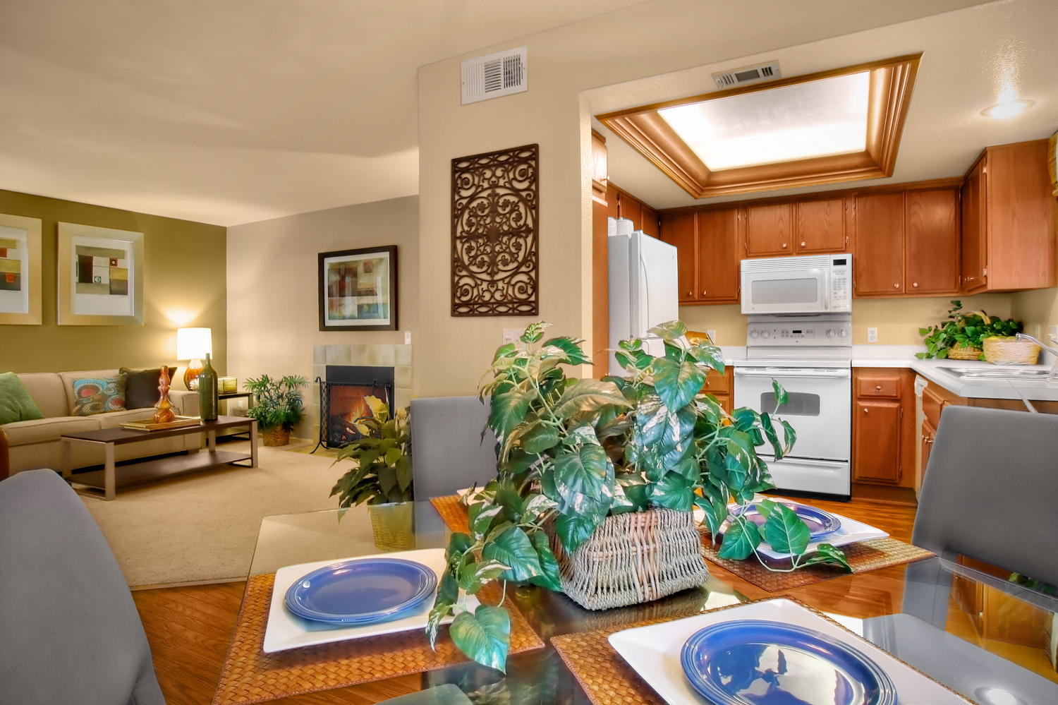 Oak Creek Apartments photo 2